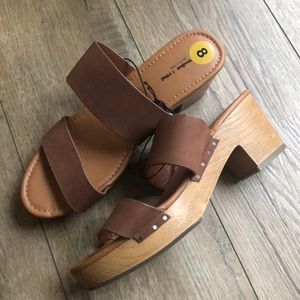 NWT American Eagle Outfitters Platform Sandals Brown Size 8